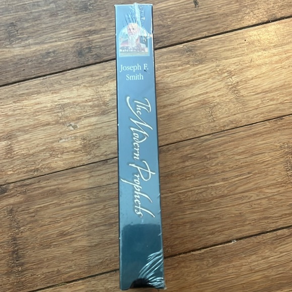 Brand new sealed living scriptures vhs Joseph F Smith the modern prophets 1999 - Picture 4 of 8